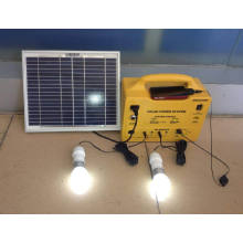 Système d&#39;éclairage solaire de maison portative avec le chargeur mobile